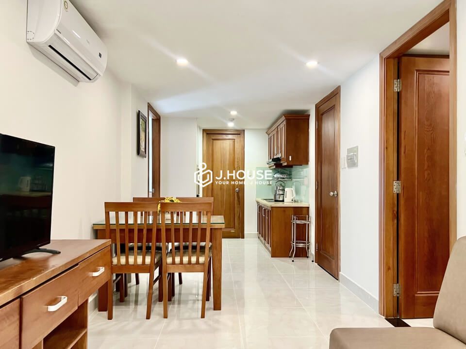 Great 2-bedroom apartment near the airport in Tan Binh District