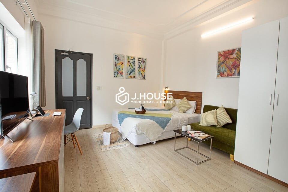 Studio serviced apartment on Dinh Tien Hoang street