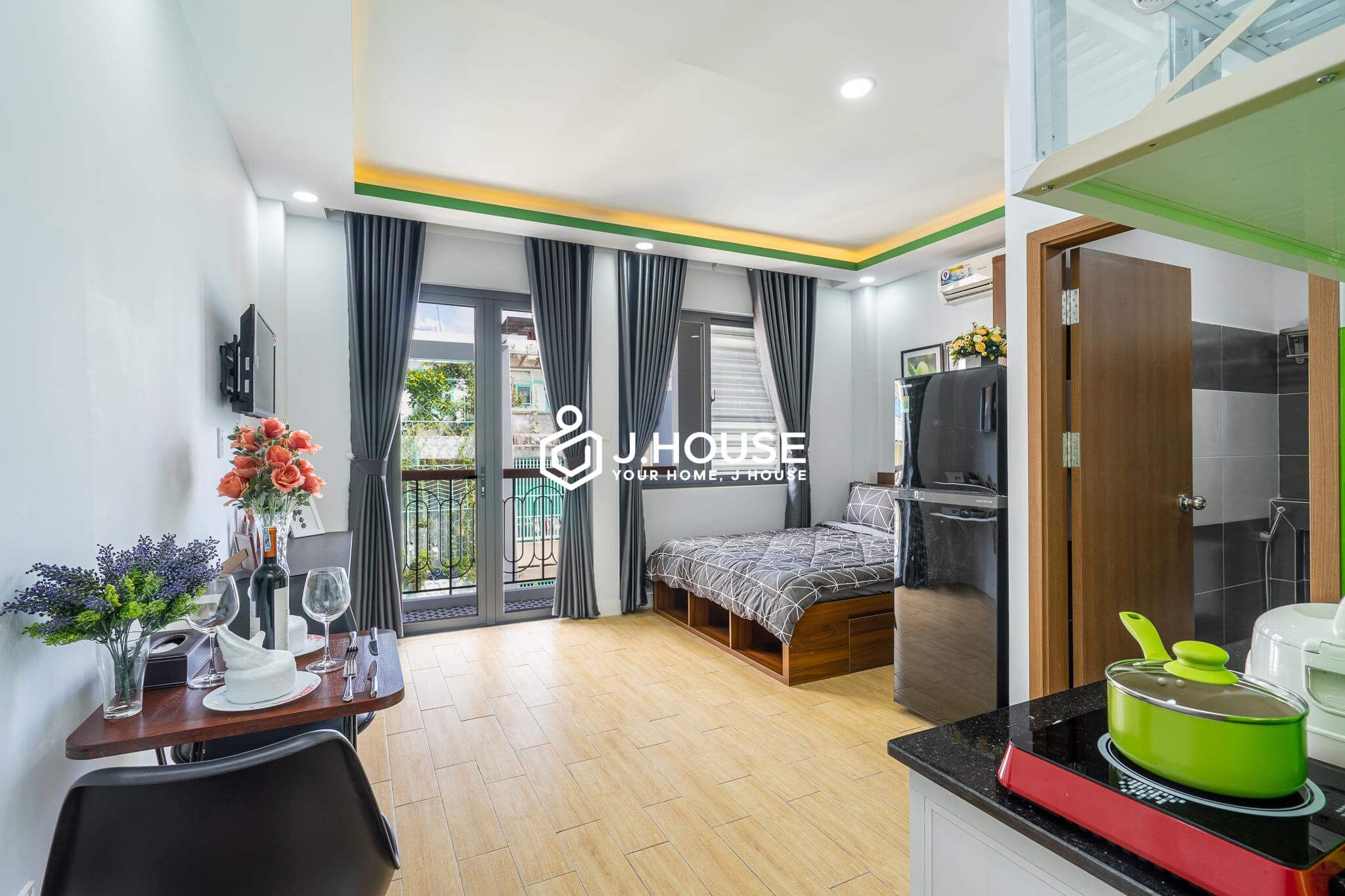 Nice studio fully furnished with balcony in Binh Thanh district
