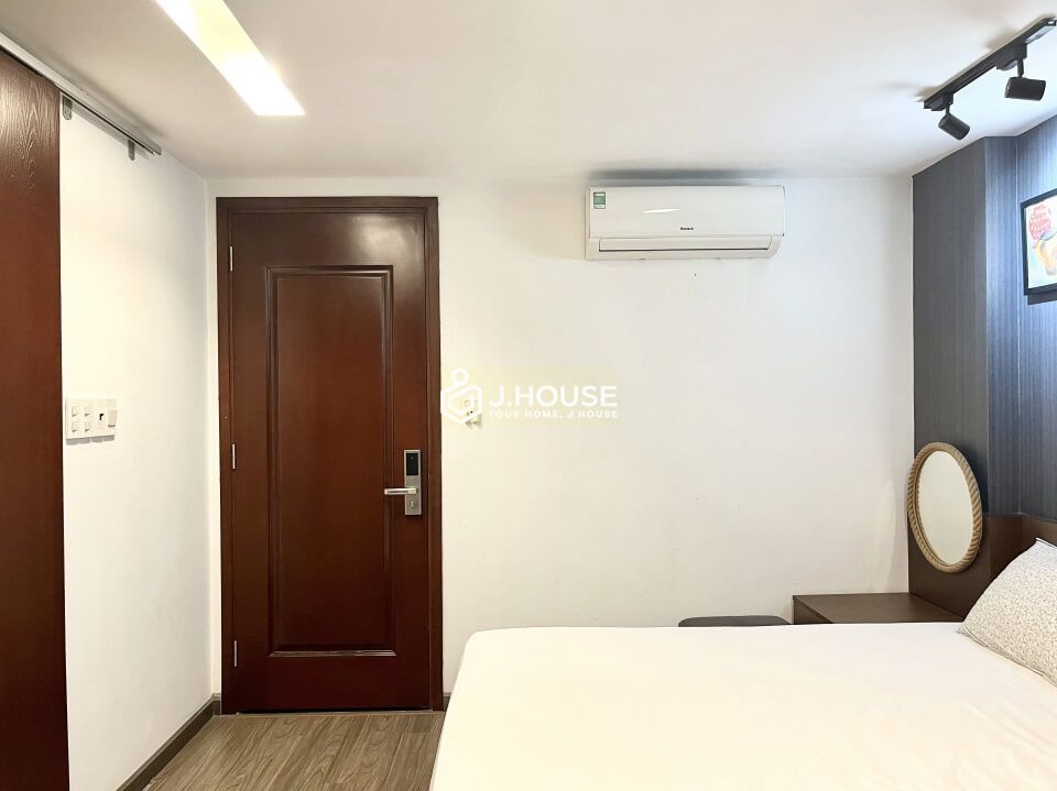 Affordable fully furnished apartment on Hai Ba Trung Street, District 3, HCMC-2