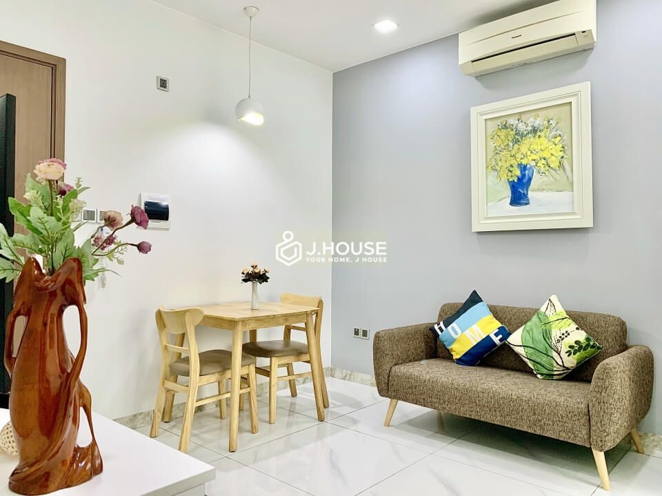 Modern serviced apartment on Nguyen Cu Trinh street, District 1, HCMC-5