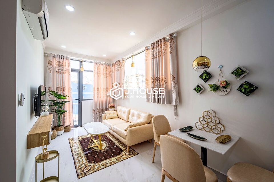 Separate bedroom with balcony in De Tham street District 1