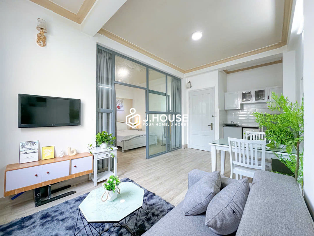 Bright 1br apartment for rent in District 1, HCMC - Minh Long Apartment