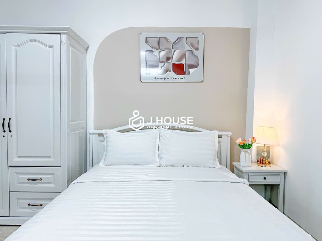 Bright 1br apartment for rent in District 1, HCMC - Minh Long Apartment