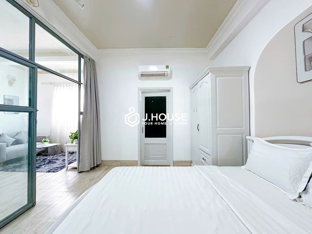 Bright 1br apartment for rent in District 1, HCMC - Minh Long Apartment