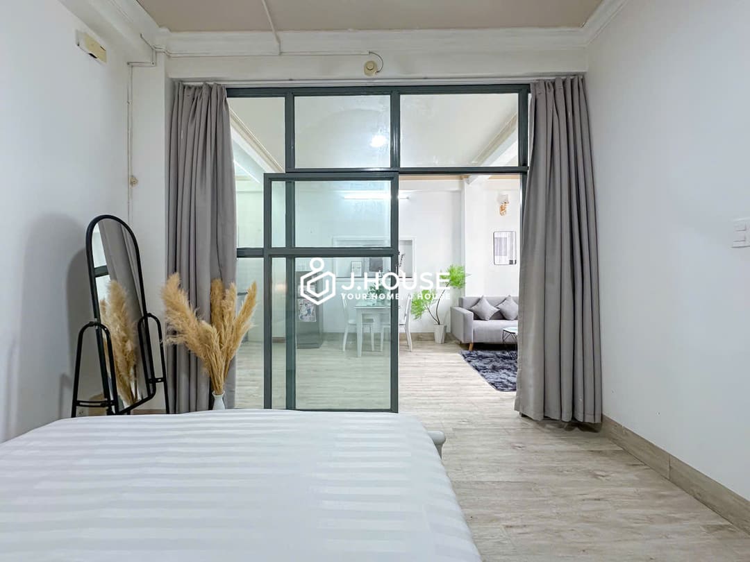 Bright 1br apartment for rent in District 1, HCMC - Minh Long Apartment