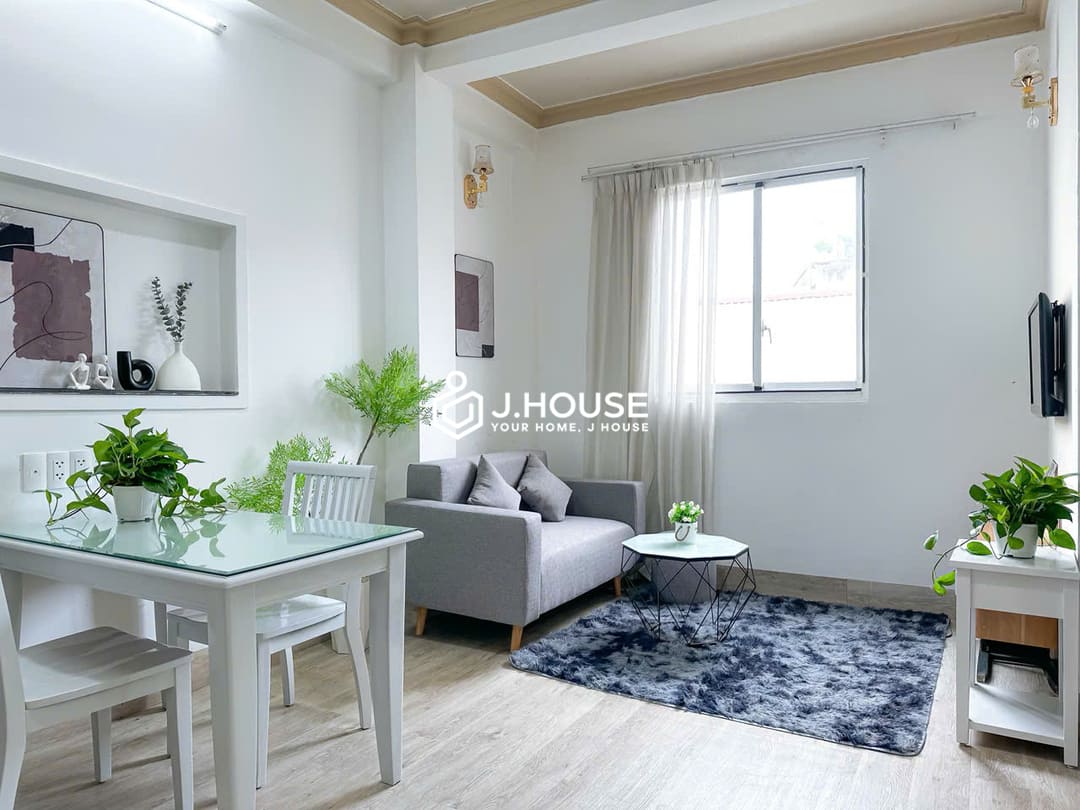 Bright 1br apartment for rent in District 1, HCMC - Minh Long Apartment