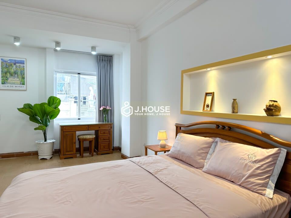 Fully furnished 2 bedroom apartment in Tan Dinh Ward, District 1, HCMC-13