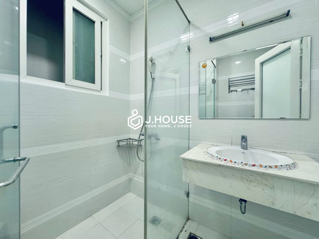 Modern studio apartment for rent in District 10, HCMC