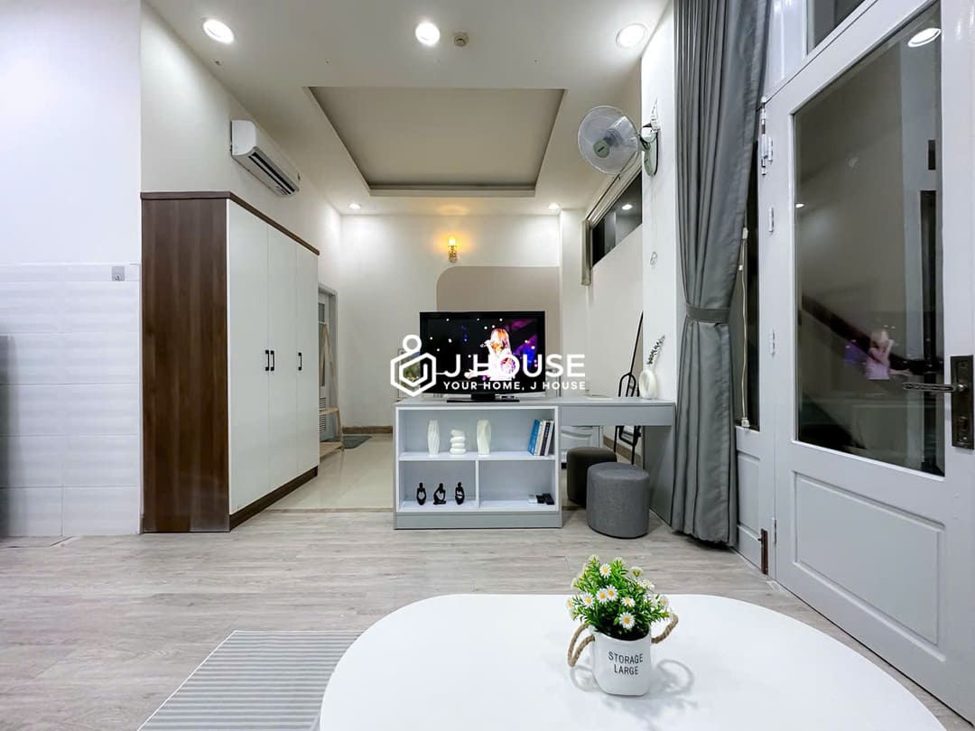 Modern studio apartment in District 1 - Minh Long Apartment, HCMC