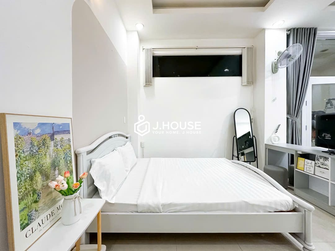 Modern studio apartment in District 1 - Minh Long Apartment, HCMC