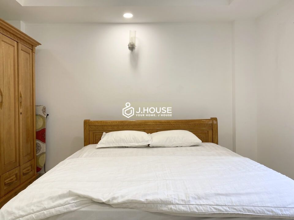 Serviced apartment on Hoa Hung street, District 10, HCMC-6