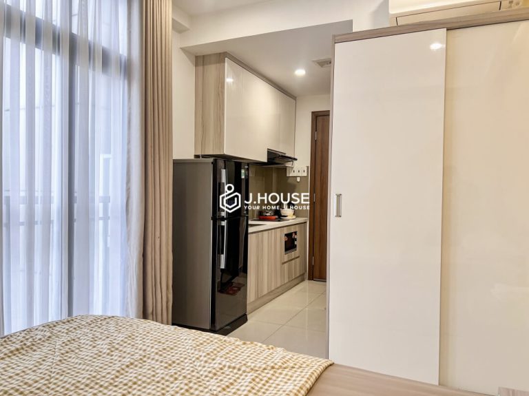 Spacious & Light-Filled studio Serviced Apartment in Phu Nhuan District