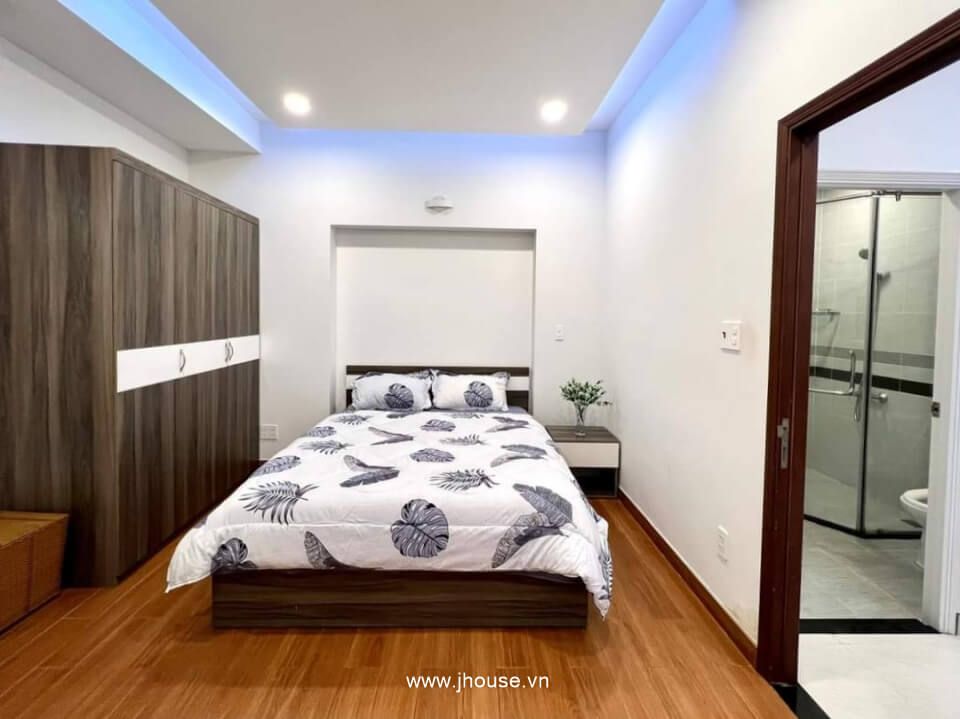 Spacious serviced apartment with large balcony in District 1, HCMC-11