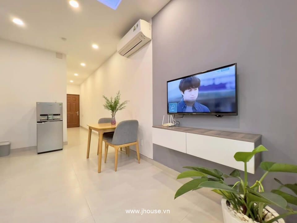 Spacious serviced apartment with large balcony in District 1, HCMC-5
