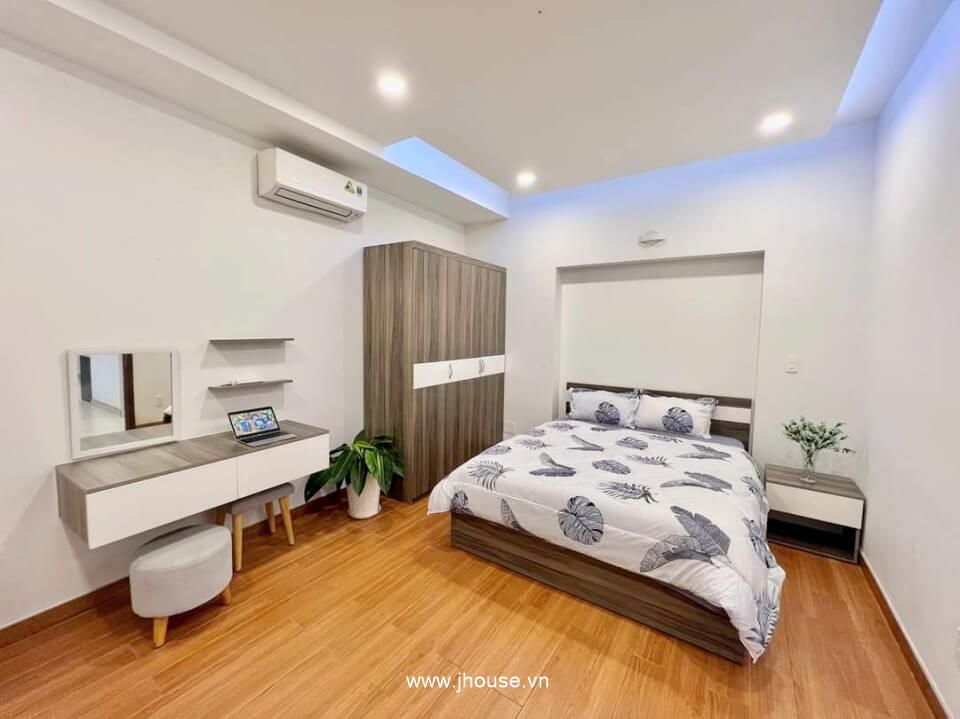 Spacious serviced apartment with large balcony in District 1, HCMC-9