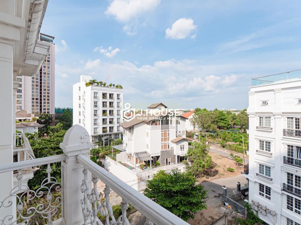 Spacious three bedrooms serviced apartment in Thao Dien6