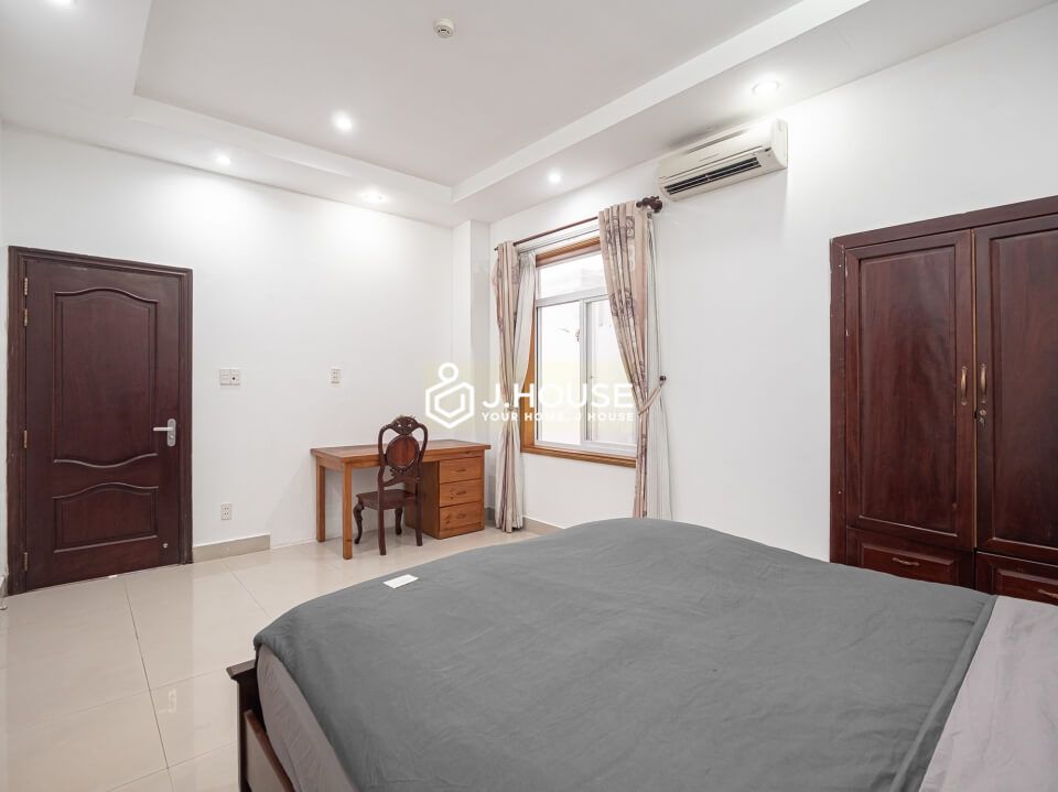 spacious two bedrooms serviced apartment in Thao Dien12.