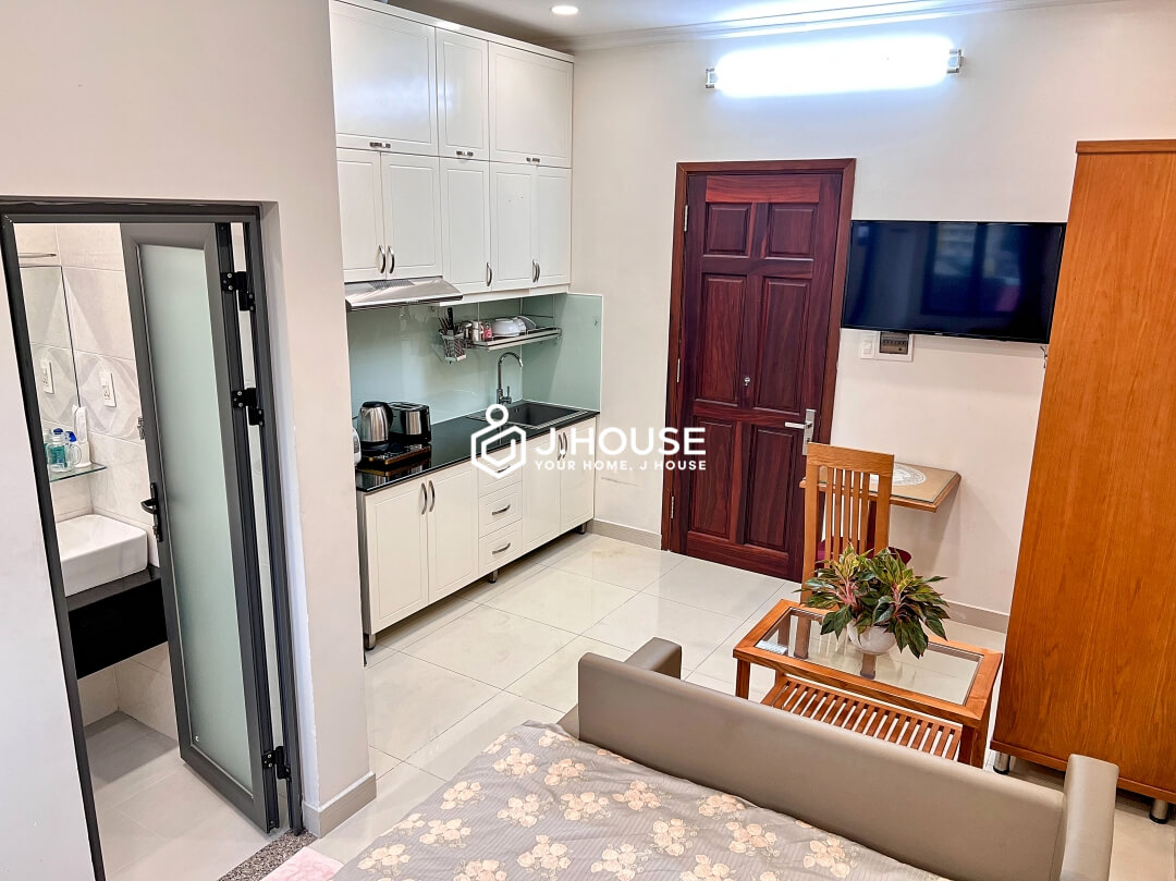 Fully furnished apartment at Ly Chinh Thang apartment, District 3, HCMC