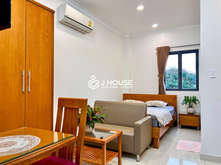 Fully furnished apartment at Ly Chinh Thang apartment, District 3, HCMC