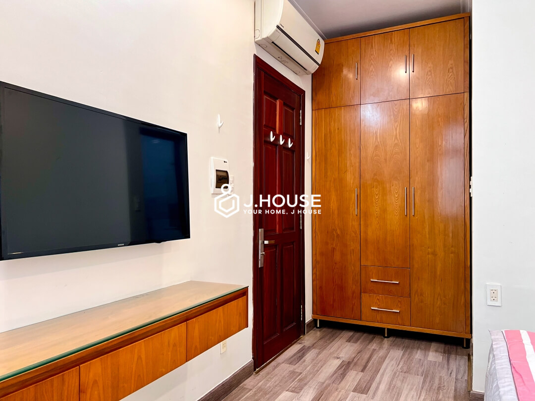 Spacious 1 br apartment for rent in District 3, HCMC