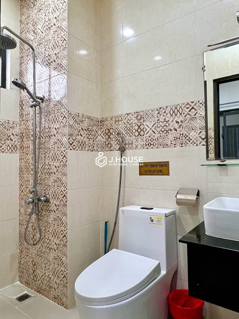Spacious 1 br apartment for rent in District 3, HCMC