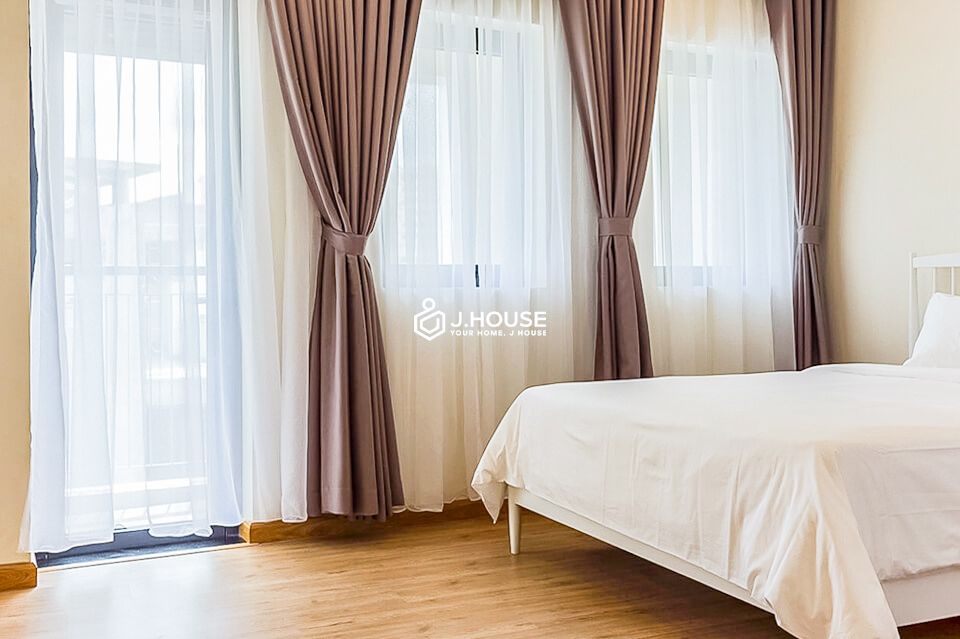 Separate bedroom with balcony in Binh Thanh district