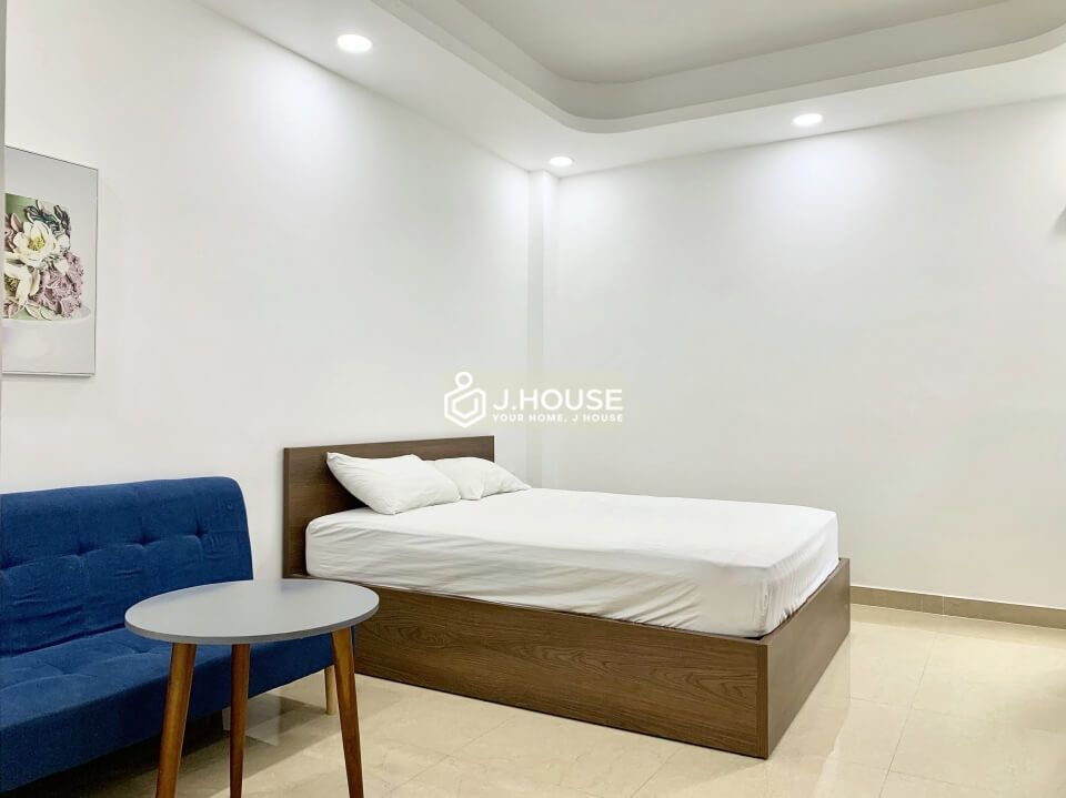 Apartment for rent near Tan Dinh market in District 3, HCMC-3