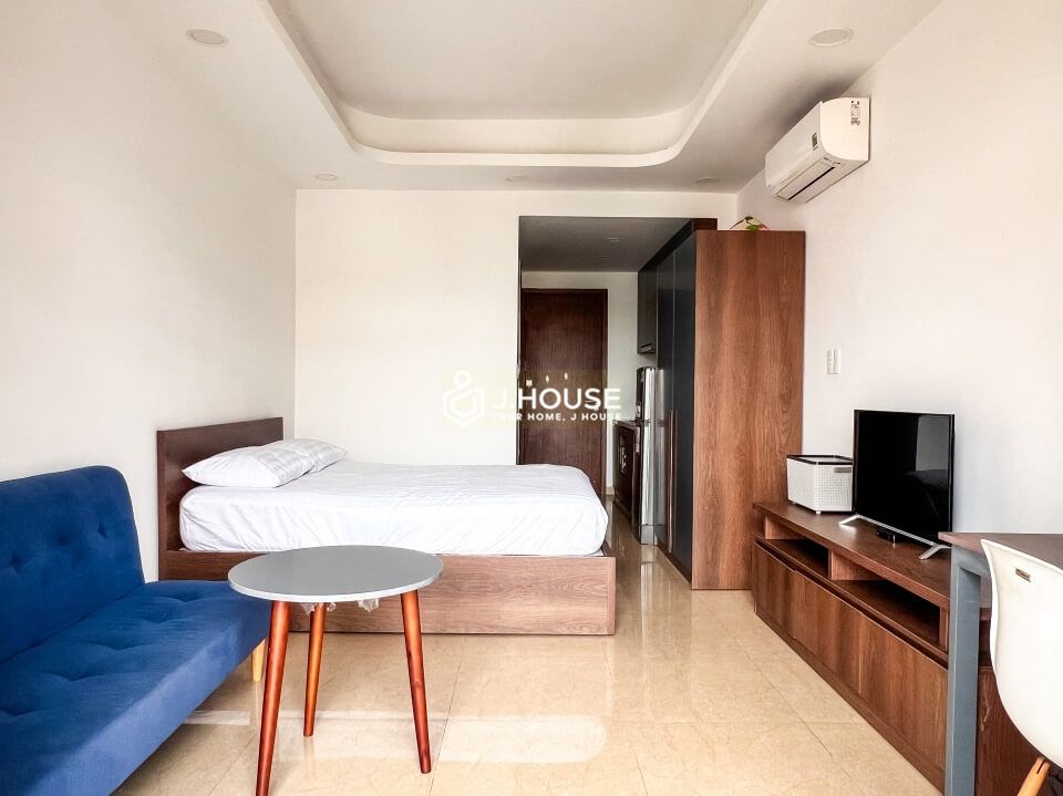 Modern apartment fully furnished and balcony in District 3, HCMC-3