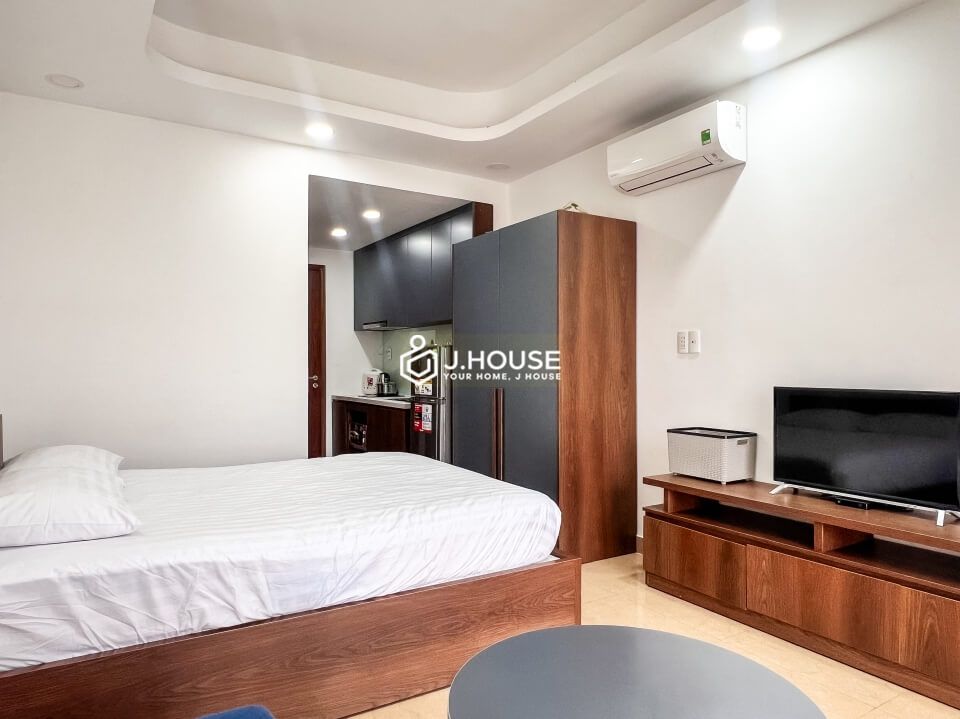 Modern apartment fully furnished and balcony in District 3, HCMC-5
