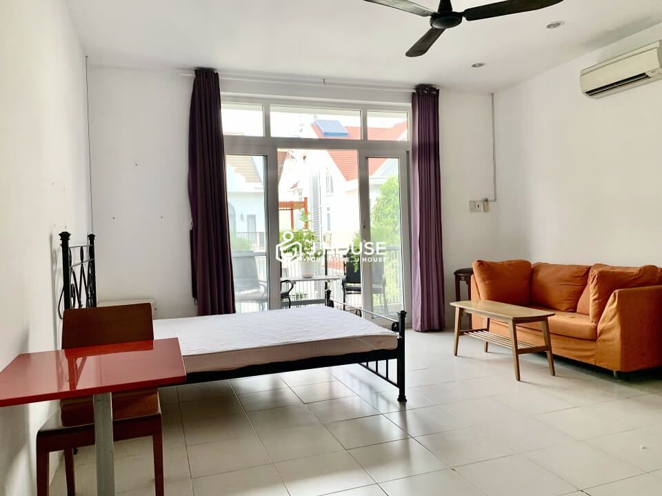 Bright apartment with balcony in Thao Dien, District 2, HCMC-6