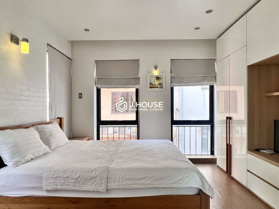 Fully furnished 1-bedroom apartment on Bui Thi Xuan Street, District 1, HCMC-2