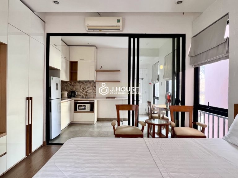 Fully furnished 1-bedroom apartment on Bui Thi Xuan Street, District 1, HCMC
