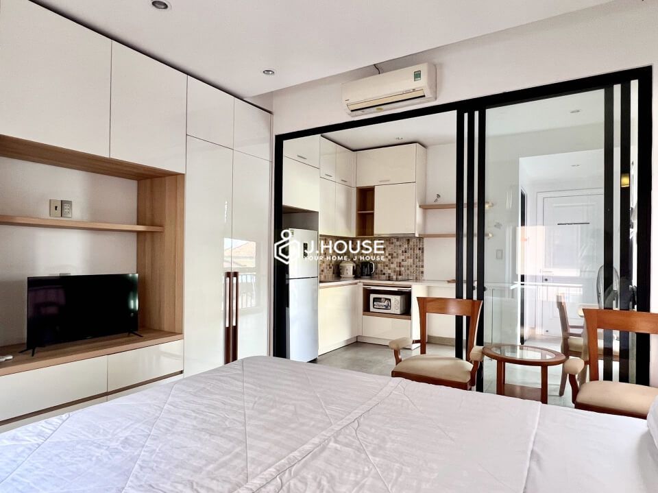 Fully furnished 1-bedroom apartment on Bui Thi Xuan Street, District 1, HCMC-6