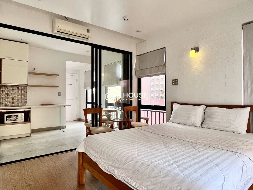 Fully furnished 1-bedroom apartment on Bui Thi Xuan Street, District 1, HCMC-7