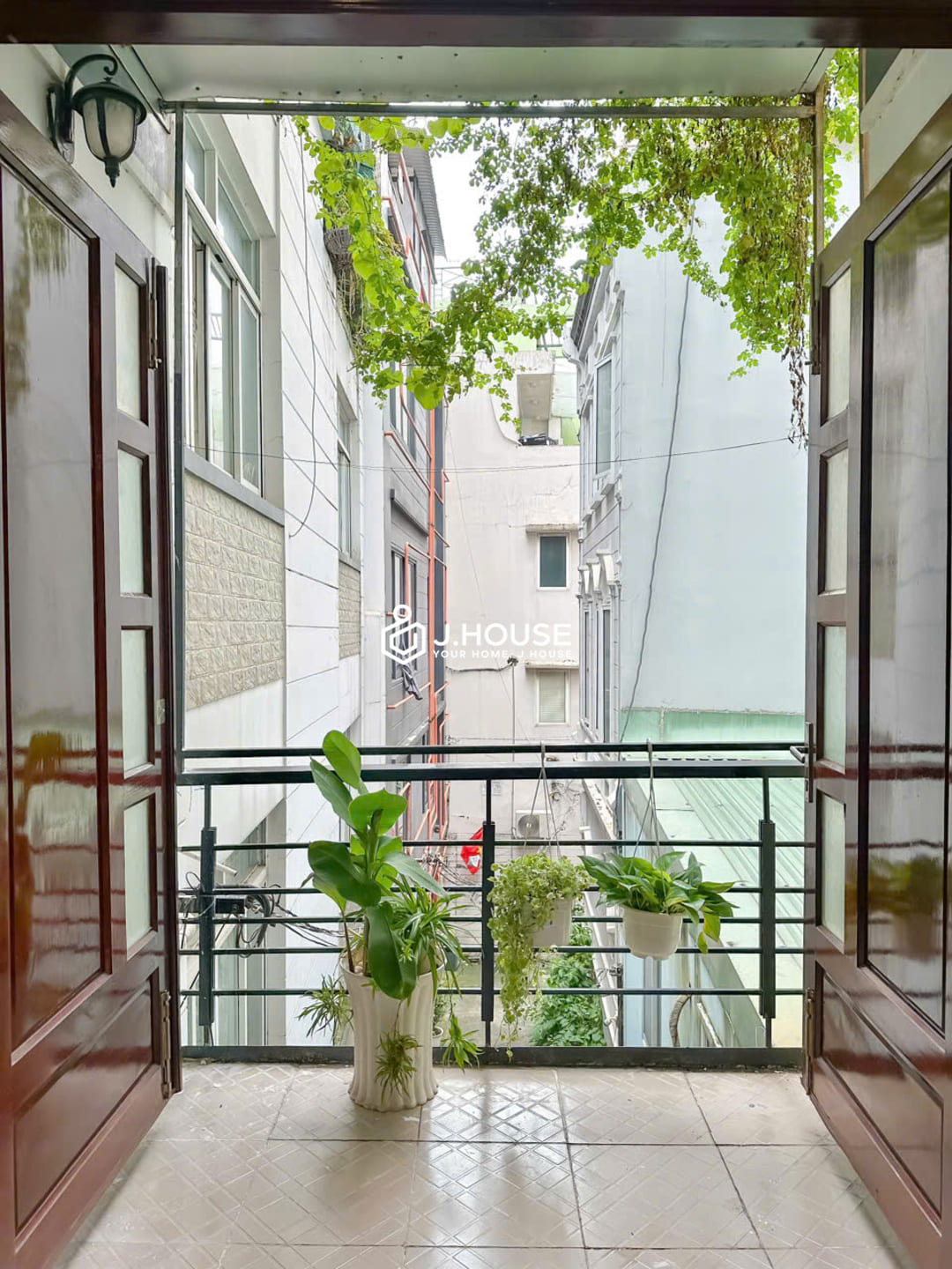 Serviced apartment near the park in Tan Dinh Ward, District 1, HCMC