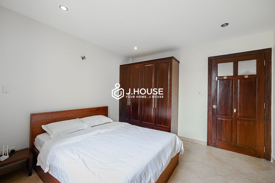 Two bedrooms apartment for rent in Phu Nhuan district 11