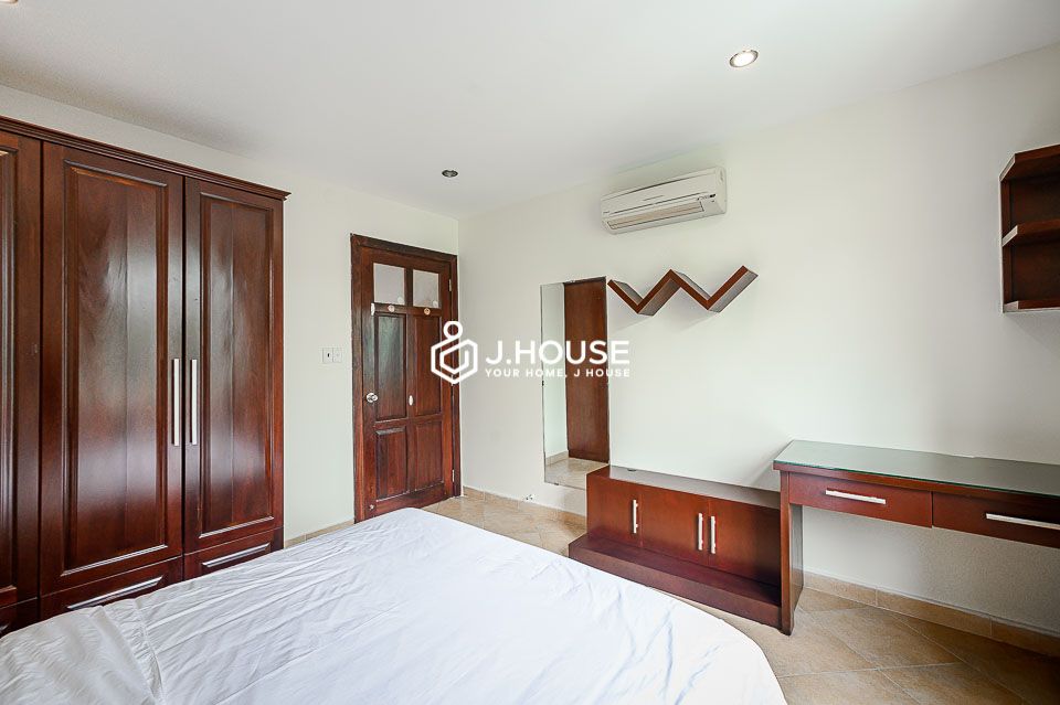 Two bedrooms apartment for rent in Phu Nhuan district 12