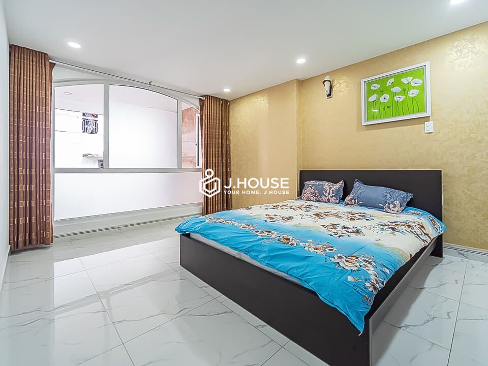 Spacious 2-bedroom with private washing machine near the airport