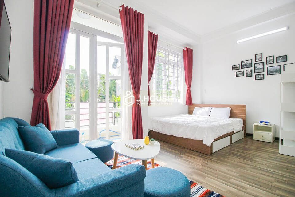 Bright apartment with balcony in Thao Dien, District 2, HCMC-2