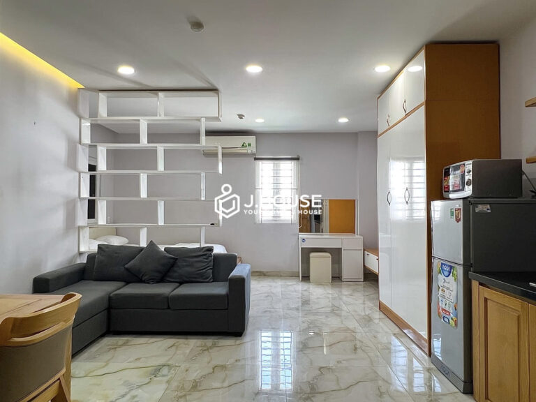 Studio apartment for rent near Landmark 81 - Tuan NHC Apartment