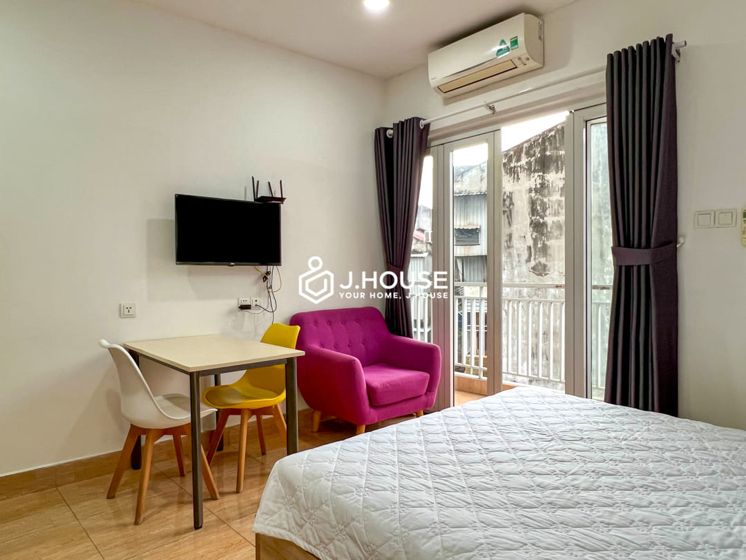 Studio apartment with long balcony at Cactus Building, District 1
