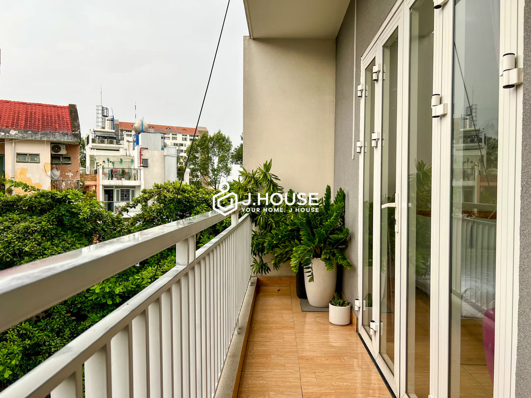 Studio apartment with long balcony at Cactus Building, District 1