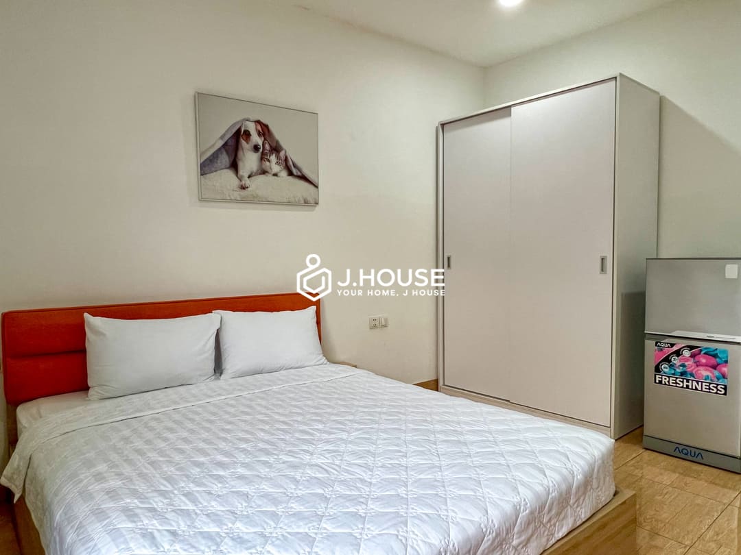 Studio apartment with long balcony at Cactus Building, District 1