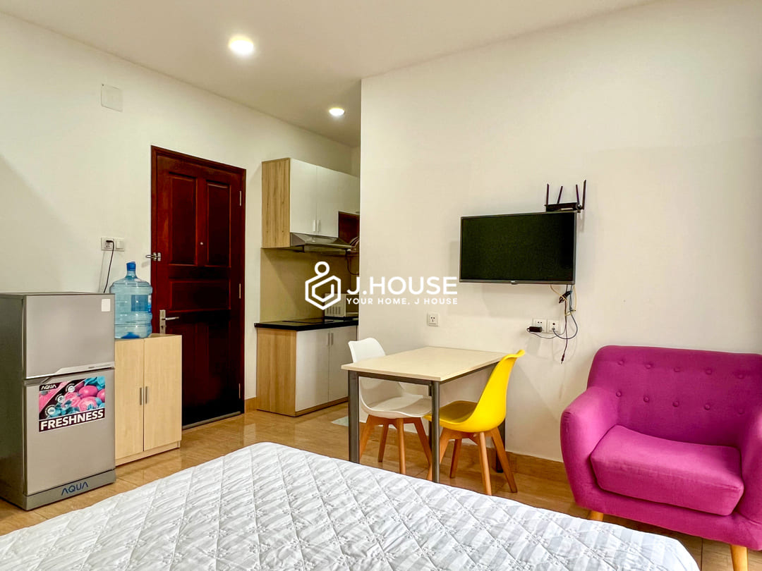 Studio apartment with long balcony at Cactus Building, District 1