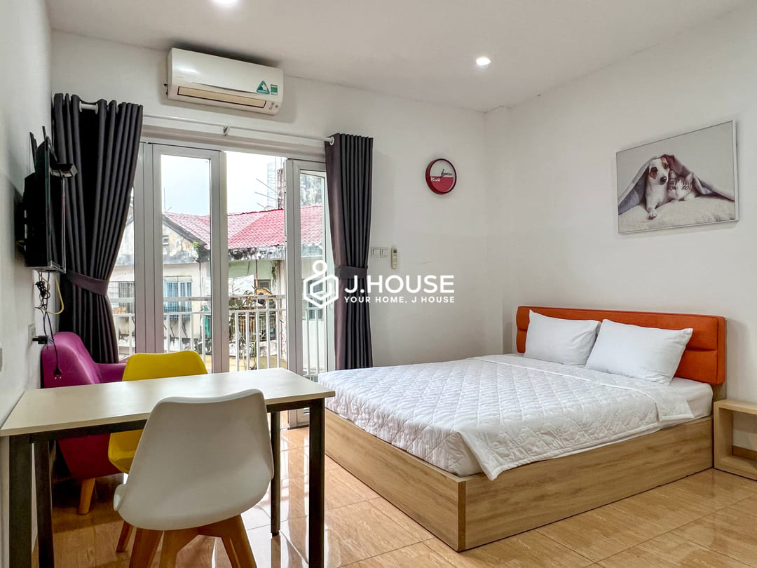 Studio apartment with long balcony at Cactus Building, District 1