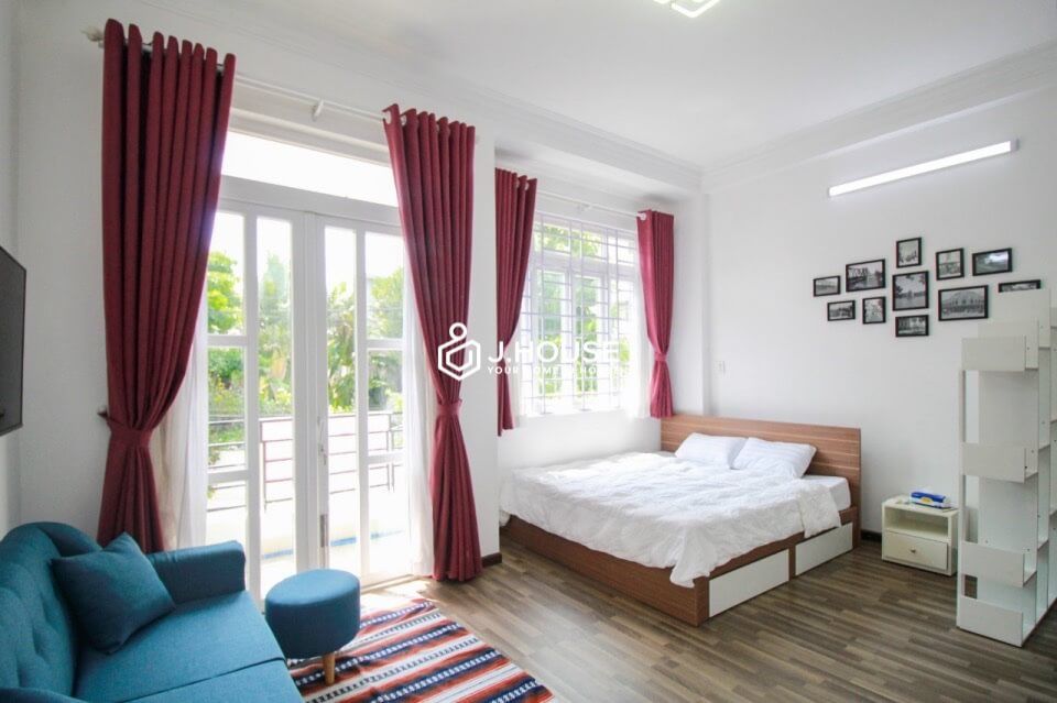 Bright studio apartment with balcony in Thao Dien, District 2