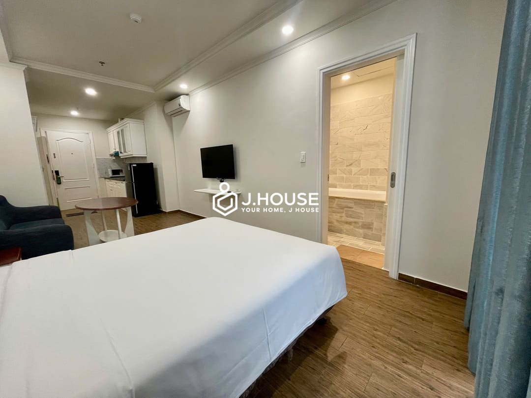 Studio Apartment with pool and gym at Genuss Apartment, Thao Dien