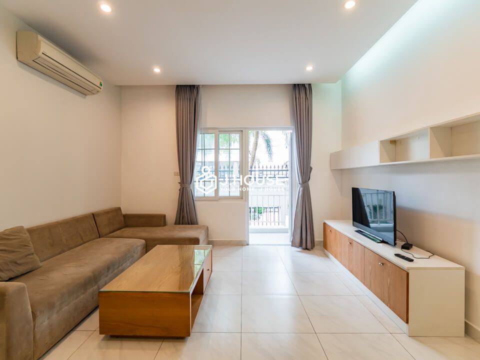 Large apartment with pool on Nguyen Van Huong street