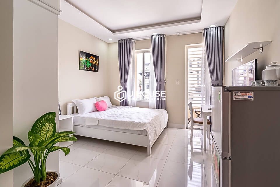 Studio has a bright and airy balcony in Thao Dien area